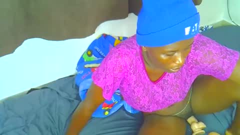 Snapshot of pretty_ebony_dolls chatting on 09-18-25, 08:33 riri online show from 09-18-25, 08:33