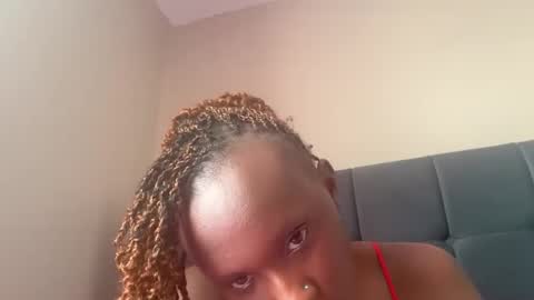 Snapshot of pretty_ellsie chatting on 10-07-25, 08:00 independent model online show from 10-07-25, 08:00