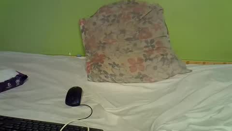 pretty_g2 online show from 10-18-25, 06:41