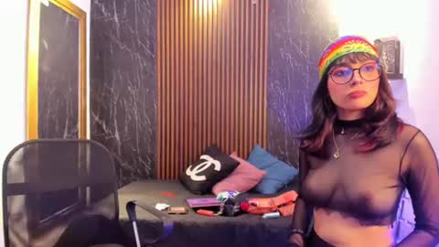 Snapshot of pretty_honey22 chatting on 06-27-26, 12:59 pretty_honey22 online show from 06-27-26, 12:59