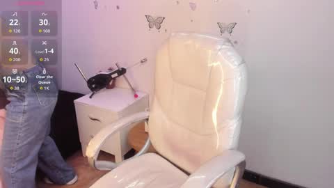 pretty online show from 04-07-26, 11:32