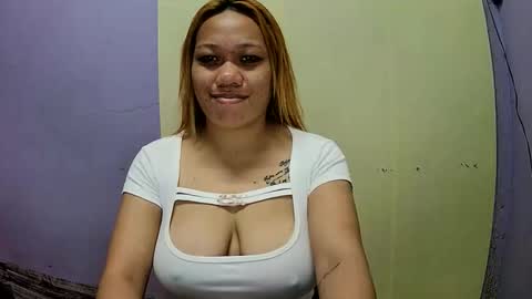 Snapshot of pretty_lyn08 chatting on 02-11-26, 04:56 pretty_lyn08 online show from 02-11-26, 04:56