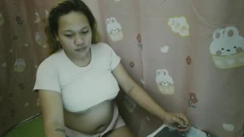 pretty_lyn08 online show from 04-24-26, 11:07