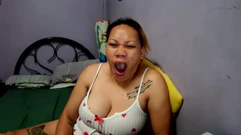 pretty_lyn08 online show from 06-01-26, 04:09