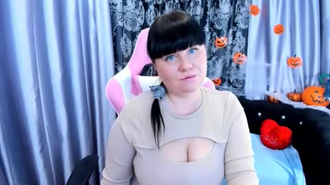 pretty_malika online show from 10-31-25, 03:07