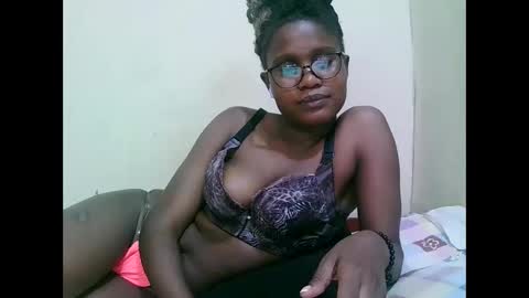 Snapshot of pretty_mellan chatting on 01-24-25, 12:52 pretty_mellan online show from 01-24-25, 12:52