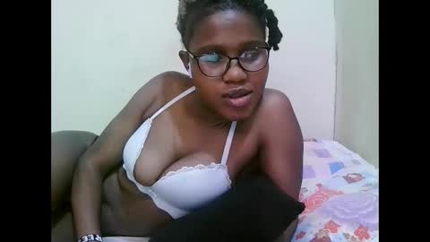Snapshot of pretty_mellan chatting on 01-25-25, 12:48 pretty_mellan online show from 01-25-25, 12:48