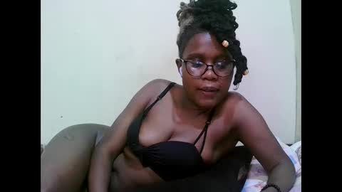 Snapshot of pretty_mellan chatting on 02-01-25, 02:24 pretty_mellan online show from 02-01-25, 02:24