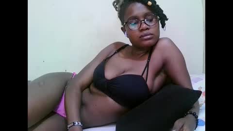 Snapshot of pretty_mellan chatting on 02-02-25, 12:13 pretty_mellan online show from 02-02-25, 12:13