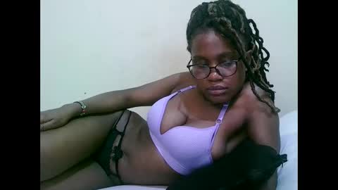 Snapshot of pretty_mellan chatting on 02-10-25, 04:47 pretty_mellan online show from 02-10-25, 04:47