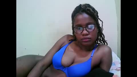 Snapshot of pretty_mellan chatting on 02-13-25, 10:44 pretty_mellan online show from 02-13-25, 10:44