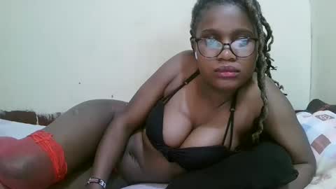 Snapshot of pretty_mellan chatting on 02-14-25, 04:52 pretty_mellan online show from 02-14-25, 04:52