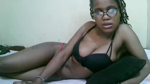 Snapshot of pretty_mellan chatting on 02-15-25, 11:06 pretty_mellan online show from 02-15-25, 11:06