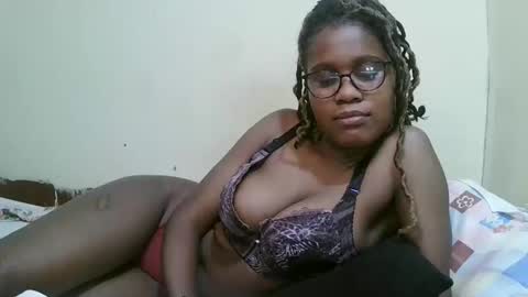 Snapshot of pretty_mellan chatting on 02-19-25, 08:33 pretty_mellan online show from 02-19-25, 08:33