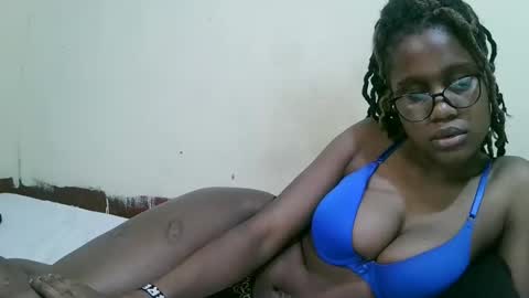 Snapshot of pretty_mellan chatting on 02-24-25, 02:40 pretty_mellan online show from 02-24-25, 02:40