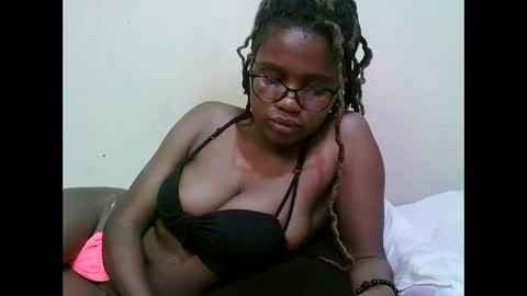 Snapshot of pretty_mellan chatting on 03-08-25, 01:17 pretty_mellan online show from 03-08-25, 01:17