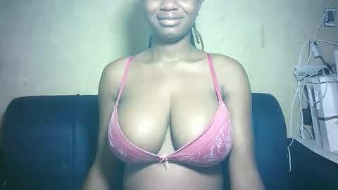 pretty_milan online show from 12-19-25, 10:06