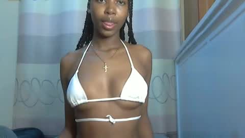 pretty_petite24 online show from 12-11-24, 06:31