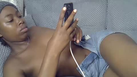 pretty_petite24 online show from 05-22-26, 12:55