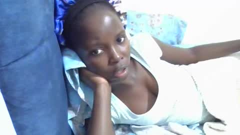 pretty_petite_ebony online show from 03-28-26, 07:41