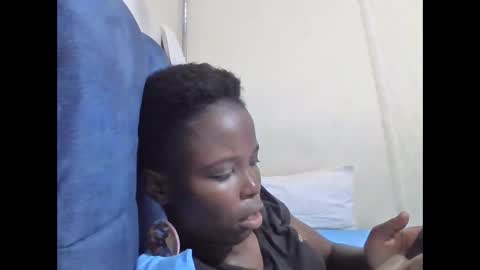 pretty_petite_ebony online show from 04-04-26, 07:55