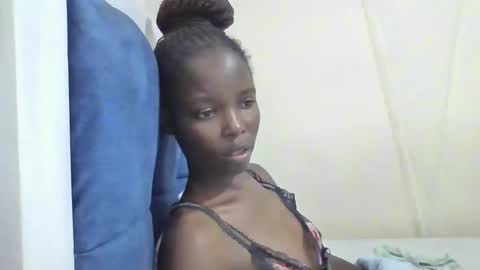 pretty_petite_ebony online show from 04-25-26, 02:03