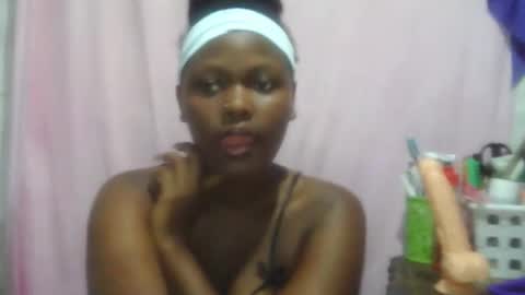 pretty_shanz online show from 11-18-25, 02:43