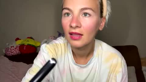 Snapshot of prettybabypetite chatting on 11-03-25, 11:04 Missy Jack online show from 11-03-25, 11:04