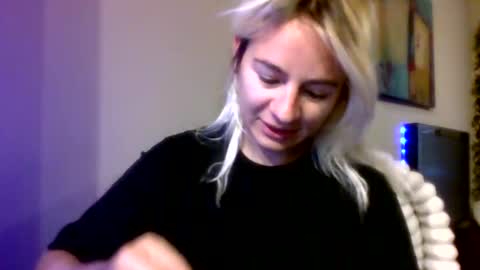 Snapshot of prettybabypetite chatting on 03-12-26, 01:50 Missy Jack online show from 03-12-26, 01:50