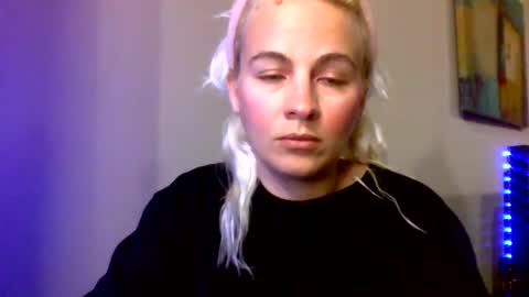 Snapshot of prettybabypetite chatting on 04-20-26, 02:03 Missy Jack online show from 04-20-26, 02:03
