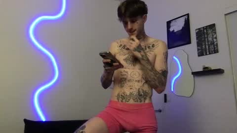 pretty boy online show from 11-25-25, 04:23