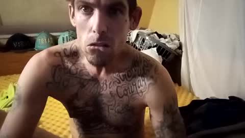 Snapshot of prettyboytatted69 chatting on 12-18-24, 09:47 Prettyslangin69 FYPM online show from 12-18-24, 09:47
