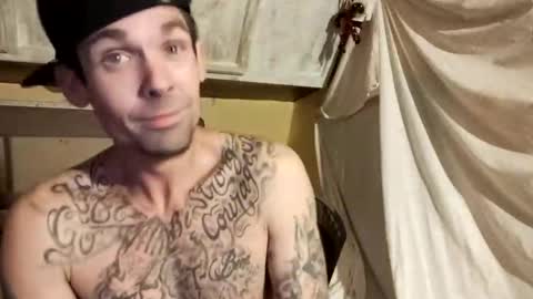 Snapshot of prettyboytatted69 chatting on 12-23-24, 06:00 Prettyslangin69 FYPM online show from 12-23-24, 06:00