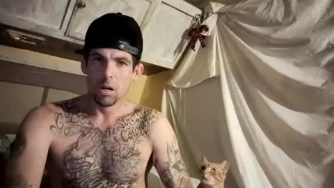 Snapshot of prettyboytatted69 chatting on 12-23-24, 12:41 Prettyslangin69 FYPM online show from 12-23-24, 12:41