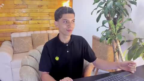 Snapshot of prettyboyy_13 chatting on 11-18-25, 09:08 Camilo online show from 11-18-25, 09:08