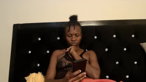 Vee online show from 12-01-25, 01:54