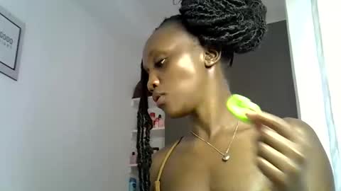 Pretty darkskin doll online show from 02-25-26, 09:08