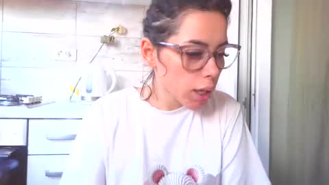 prettyjulliette online show from 10-28-25, 01:14