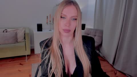 Snapshot of prettyk1ller chatting on 01-11-25, 12:44 Eva online show from 01-11-25, 12:44