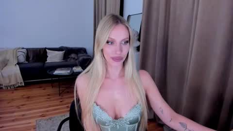Snapshot of prettyk1ller chatting on 09-16-25, 11:28 Eva online show from 09-16-25, 11:28