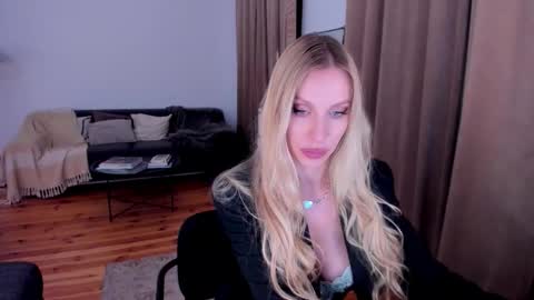 Snapshot of prettyk1ller chatting on 10-07-25, 11:24 Eva online show from 10-07-25, 11:24