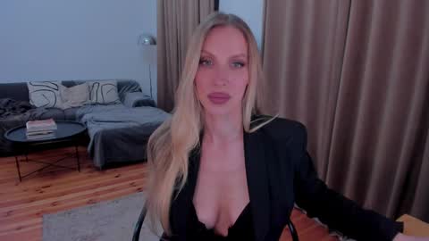 Eva online show from 05-15-26, 11:45