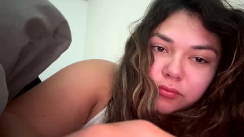 prettylatinamomma01 online show from 10-15-25, 01:44