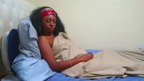Snapshot of prettylondond chatting on 07-14-26, 02:05 prettylondond online show from 07-14-26, 02:05