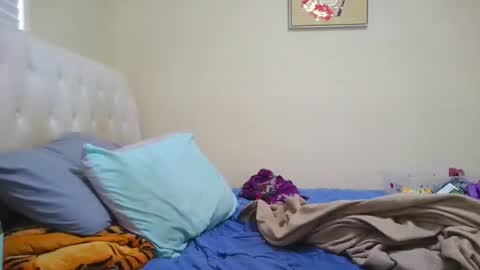 Snapshot of prettylondond chatting on 07-18-26, 01:10 prettylondond online show from 07-18-26, 01:10