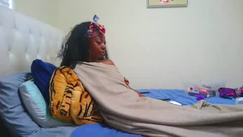 Snapshot of prettylondond chatting on 07-18-26, 01:48 prettylondond online show from 07-18-26, 01:48