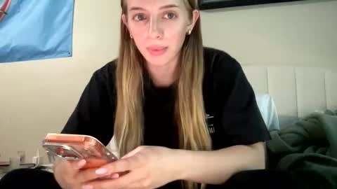 Snapshot of prettymeowgirly chatting on 03-16-26, 09:41 prettymeowgirly online show from 03-16-26, 09:41