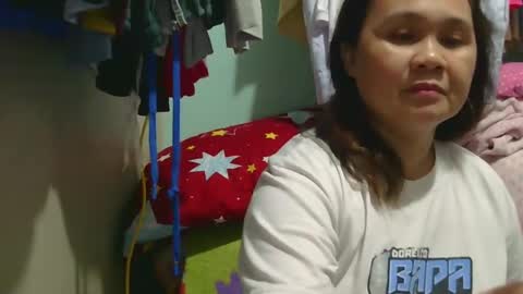 Snapshot of prettynhing chatting on 12-15-24, 03:09 Nhing online show from 12-15-24, 03:09