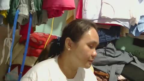 Snapshot of prettynhing chatting on 12-16-24, 02:27 Nhing online show from 12-16-24, 02:27