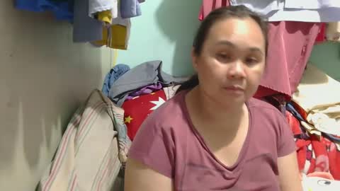 Snapshot of prettynhing chatting on 12-21-24, 04:14 Nhing online show from 12-21-24, 04:14